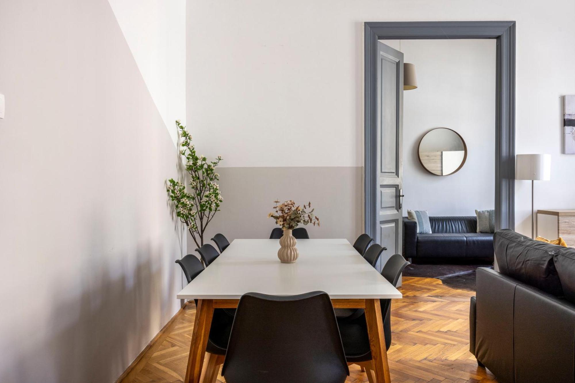 Charming & Cozy Stylish Apartment In The Heart Of บูดาเปสต์ ภายนอก รูปภาพ