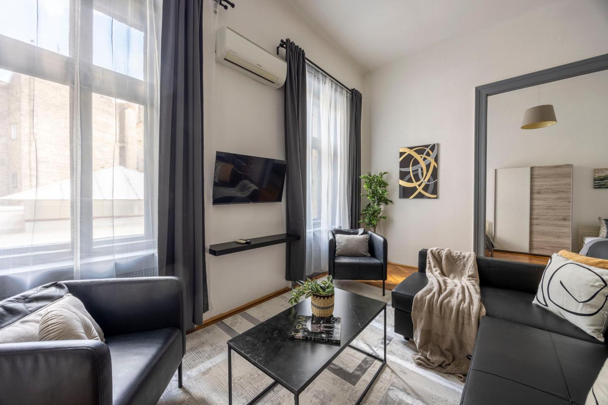 Charming & Cozy Stylish Apartment In The Heart Of บูดาเปสต์ ภายนอก รูปภาพ