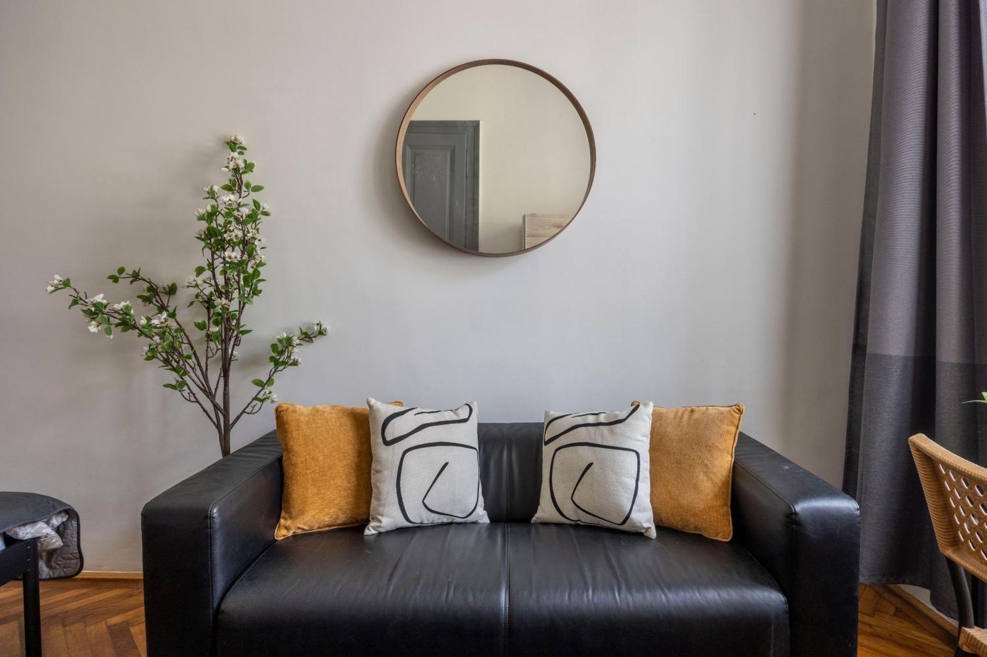Charming & Cozy Stylish Apartment In The Heart Of บูดาเปสต์ ภายนอก รูปภาพ